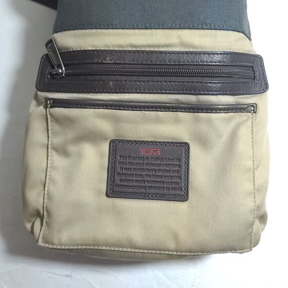 Tumi Mini Messenger / Cross Body Bag Gray Brown Trim EXCELLENT CONDITION! 10x8 - Picture 6 of 16